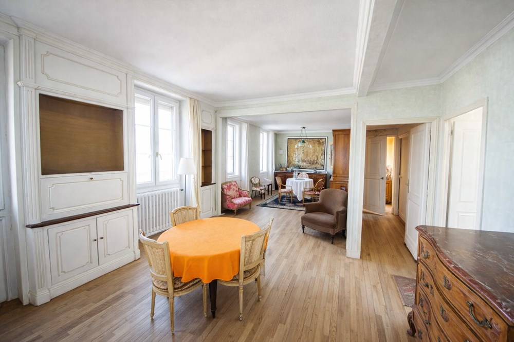 APPARTEMENT - 150 M² SUR DEUX ETAGES - DIVISION EN DEUX LOTS POSSIBLES -4 GRANDES CHAMBRES - LUMINEUX - PAS DE VIS A VIS