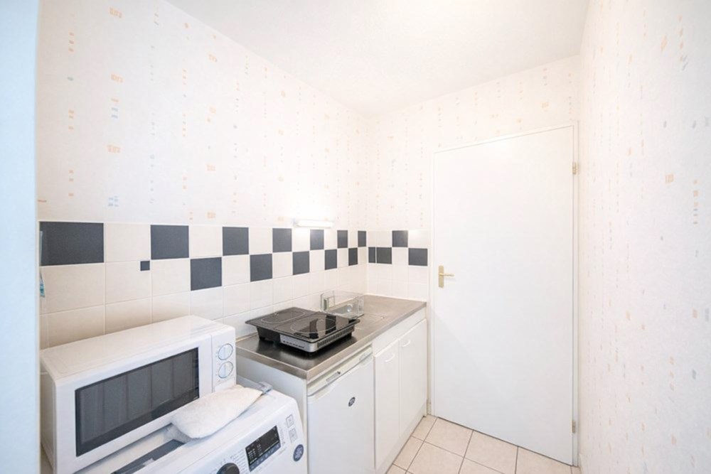 APPARTEMENT T1 BIS - LUMINEUX - BALCON - RESIDENCE RECENTE - ASCENSEUR - CHAUFFAGE URBAIN photo 3