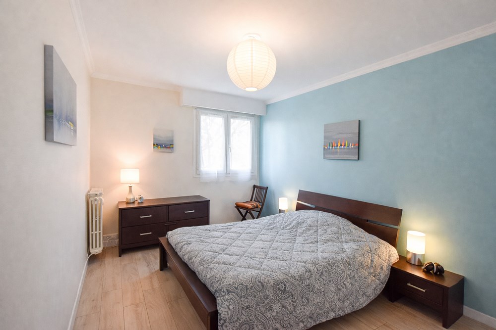 RUE DE CHAMPAGNE - APPARTEMENT - T4 DE 77 M2 - 2 CHAMBRES (POSSIBLE 3) - LUMINEUX - SPACIEUX - SANS TRAVAUX - DALLE BETON - CHAUFFAGE URBAIN - CAVE. photo 5