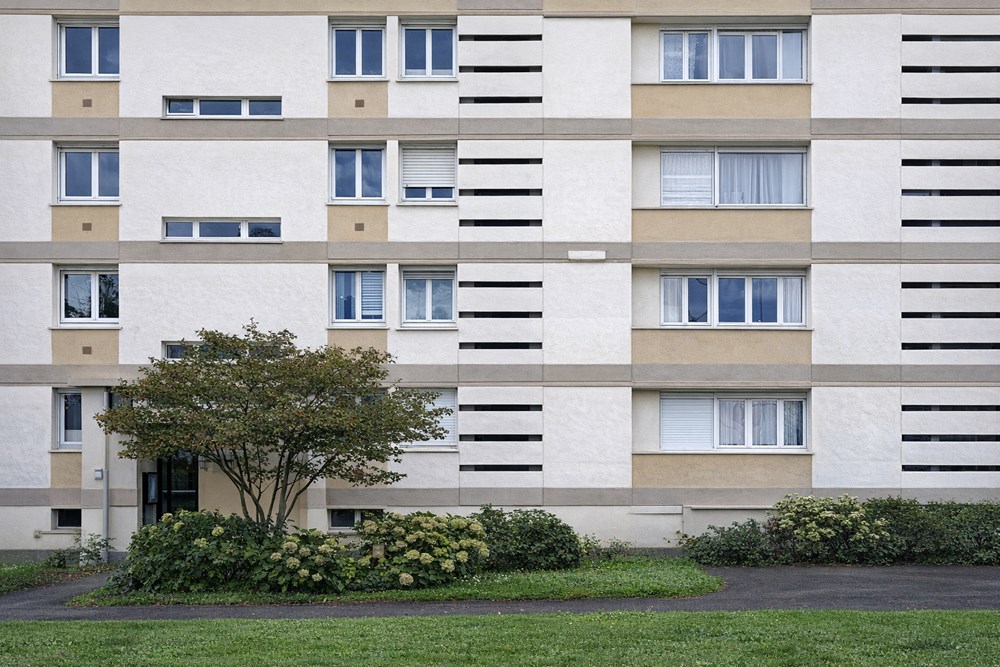 RUE DE CHAMPAGNE - APPARTEMENT - T4 DE 77 M2 - 2 CHAMBRES (POSSIBLE 3) - LUMINEUX - SPACIEUX - SANS TRAVAUX - DALLE BETON - CHAUFFAGE URBAIN - CAVE.