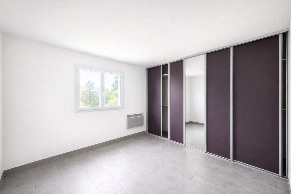 MAISON CONTEMPORAINE T5 - PIECE DE VIE TRIPLE - 3 BELLES CHAMBRES + BUREAU 25 M² - TERRAIN DE 1500 M² - EXCELLENT DPE - GARAGE - RARE photo 4