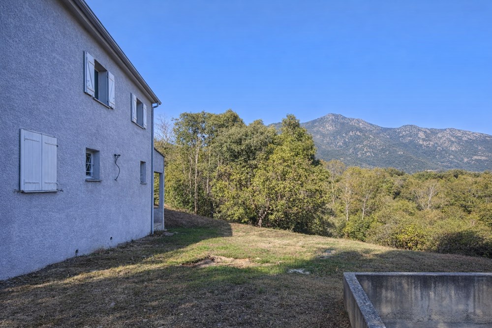MAISON CONTEMPORAINE T5 - PIECE DE VIE TRIPLE - 3 BELLES CHAMBRES + BUREAU 25 M² - TERRAIN DE 1500 M² - EXCELLENT DPE - GARAGE - RARE photo 5
