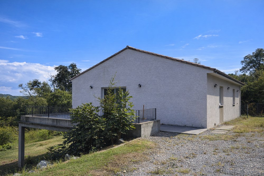 MAISON CONTEMPORAINE T5 - PIECE DE VIE TRIPLE - 3 BELLES CHAMBRES + BUREAU 25 M² - TERRAIN DE 1500 M² - EXCELLENT DPE - GARAGE - RARE