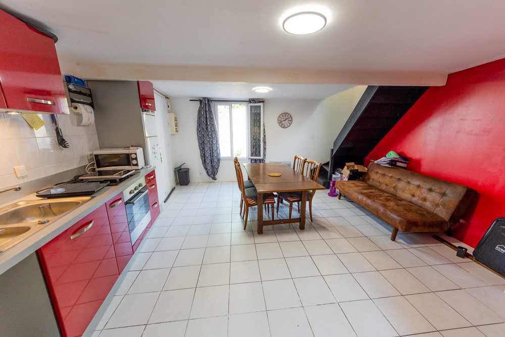 IMMEUBLE 2 LOTS 163M² - 1 T4 + 1 T1 BIS AVEC JARDINS ET PARKING - BEAU POTENTIEL