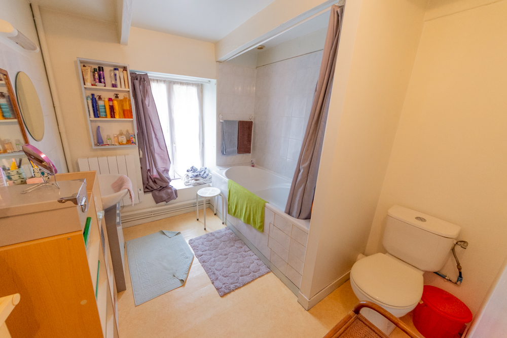 IMMEUBLE 2 LOTS 163M² - 1 T4 + 1 T1 BIS AVEC JARDINS ET PARKING - BEAU POTENTIEL photo 4