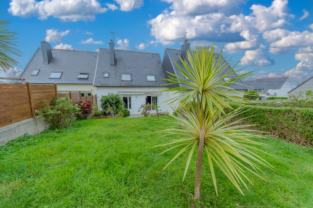 MAISON DE VILLE 100M² DE 1970 SUR TERRAIN DE 450M² - 3 CHAMBRES - GARAGE - BELLE PIECE DE VIE