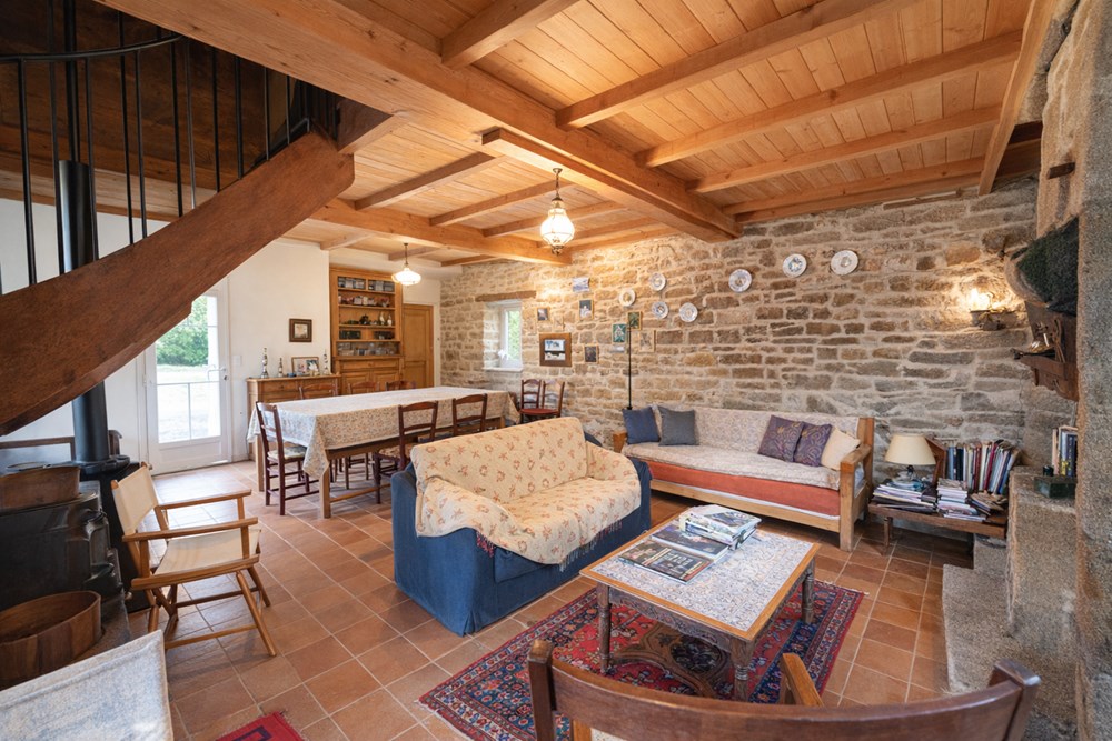 MAISON DE CARACTERE - 2/3 CHAMBRES - ESPACE DE VIE SPACIEUX - GRAND JARDIN FLEURI ET ARBORE - EXPOSITION SUD-OUEST - PROCHE LANDUNVEZ photo 2