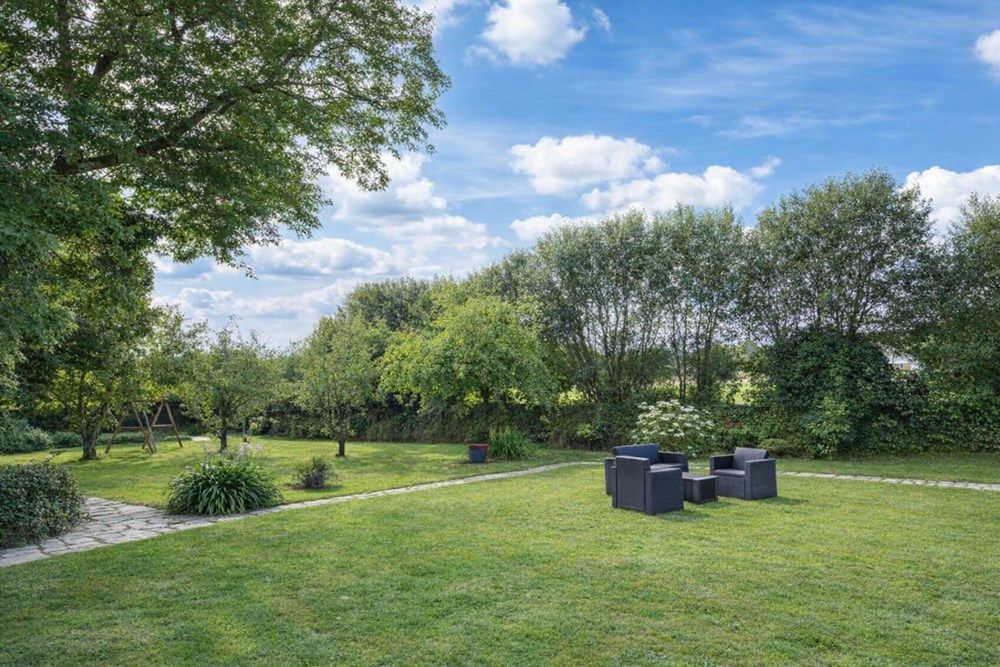 MAISON T7 - PIECE VIE 50 M² - 4 CHAMBRES + 1 BUREAU - TERRAIN 1500M² - GARAGES 4 VOITURES - RARE photo 5