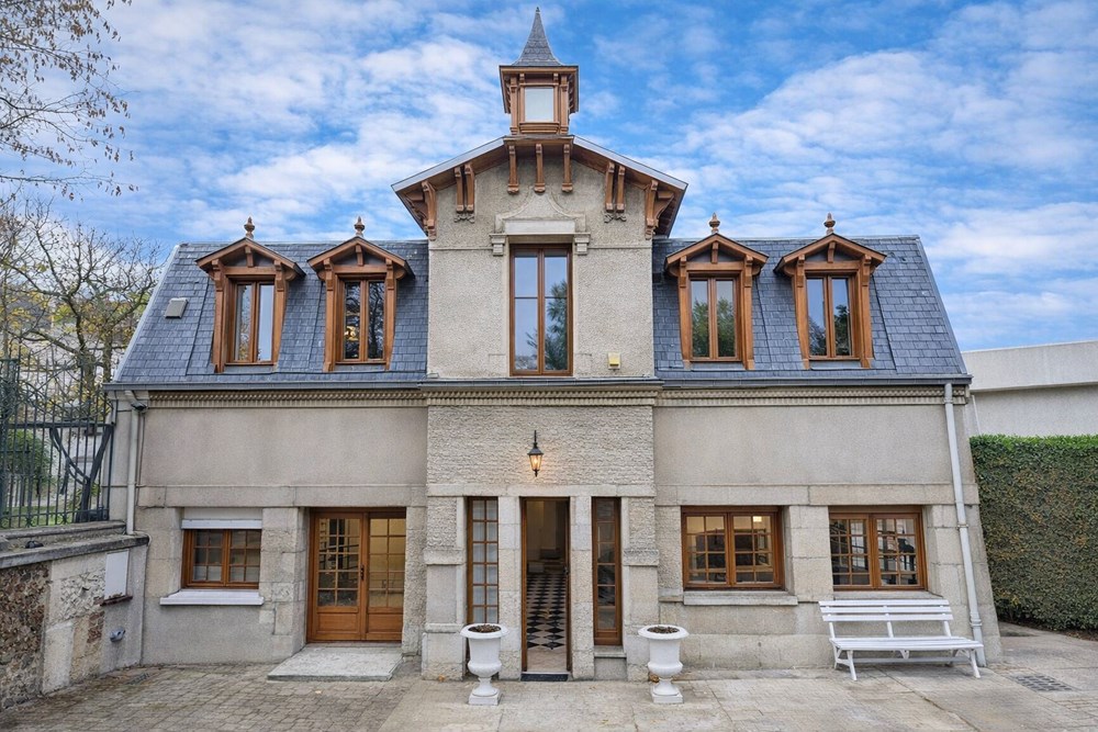 MAISON DE CHARME DE 1850 - T7 DE 170 M² - PROXIMITE RER ET CENTRE VILLE - STATIONNEMENT PRIVATIF SUR PARCELLE DE +350M² -