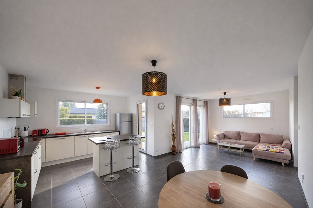 MAISON CONTEMPORAINE RECENTE DE 2013 - ESPACE VIE TRIPLE - 4 CHAMBRES - GARAGE - EXCELLENT DPE - RARE photo 2