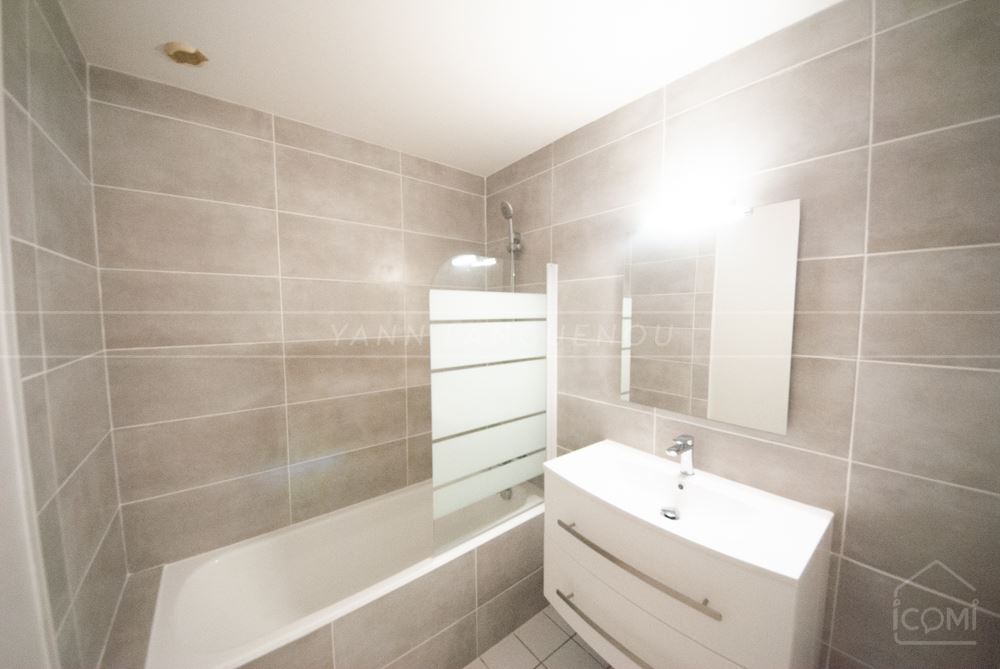 APPARTEMENT 71 M² - 2 CHAMBRES - CHAUFFAGE COLLECTIF - RENOVATION ERNERGETIQUE DE L'IMMEUBLE - CENTRE VILLE photo 3