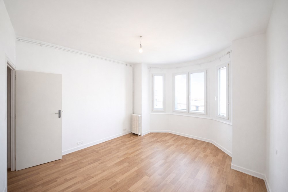 APPARTEMENT 71 M² - 2 CHAMBRES - CHAUFFAGE COLLECTIF - RENOVATION ERNERGETIQUE DE L'IMMEUBLE - CENTRE VILLE photo 3