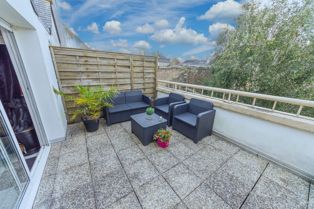 APPARTEMENT T2 33M² AU DERNIER ETAGE AVEC TERRASSE - FAIBLES CHARGES - DALLE BETON