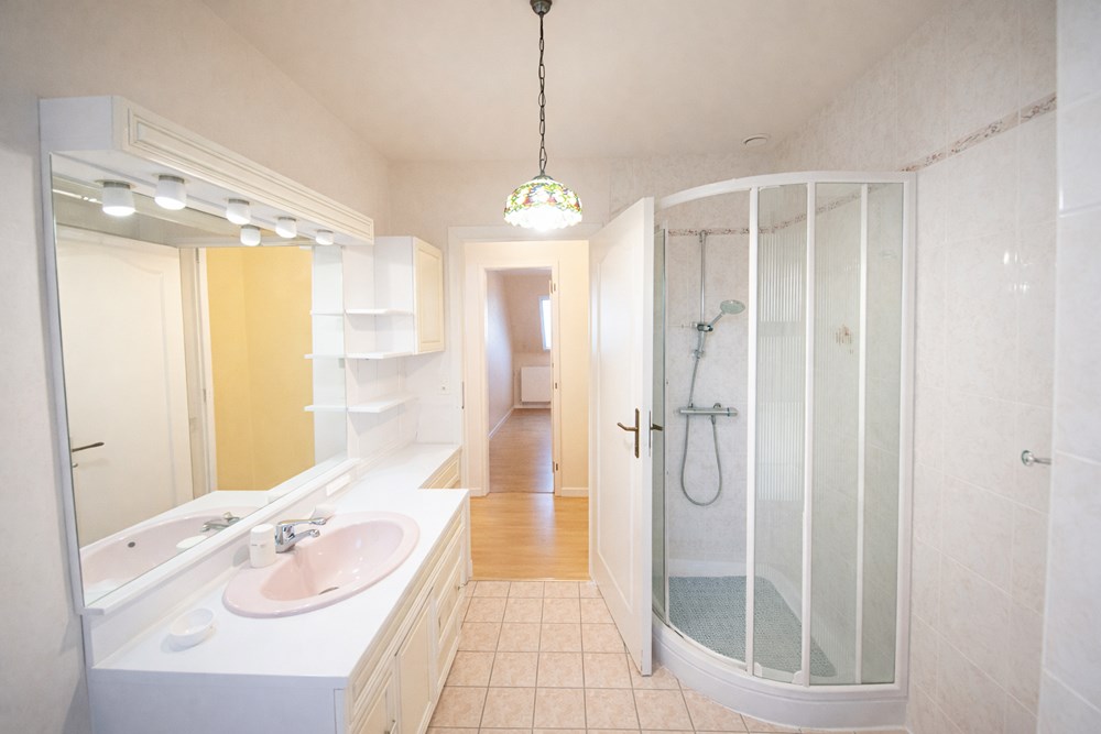 MAISON 90M² - 3 CHAMBRES - GARAGE - PROCHE CENTRE - TERRAIN 500M² - FENETRES PVC- RARE photo 5