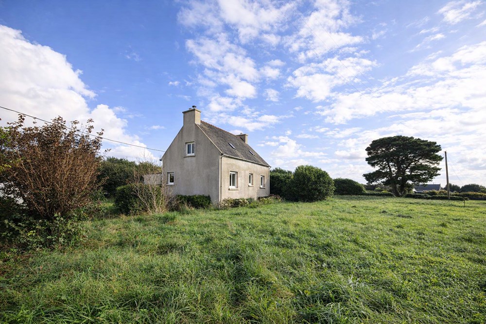 MAISON - 105 M² - 3 CHAMBRES - TERRAIN DE 4000 M² - GRAND SOUS SOL - CALME - SANS VIS A VIS