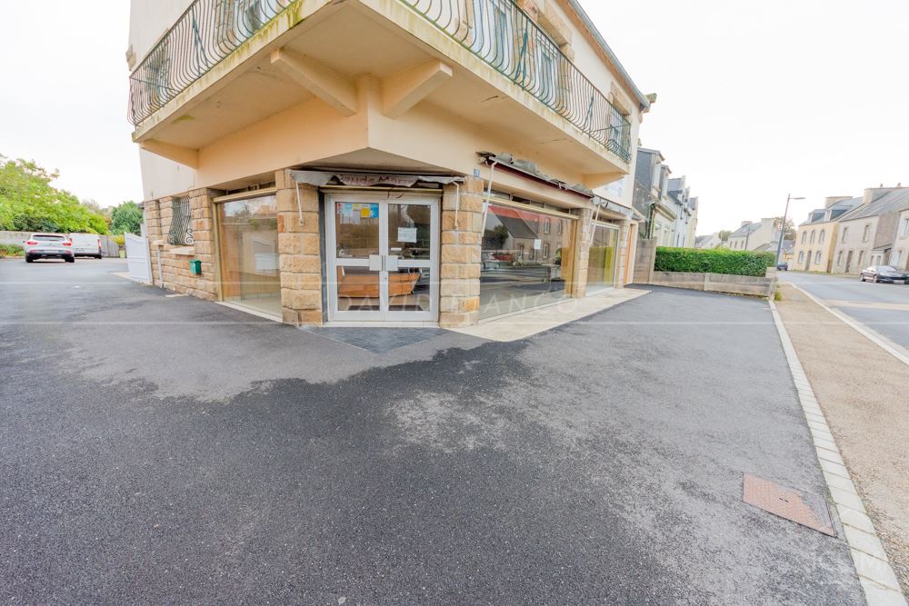 LOCAL COMMERCIAL 76M² AVEC CUISINE ET STATIONNEMENT - BONNE VISIBILITE - DISPONIBLE DE SUITE