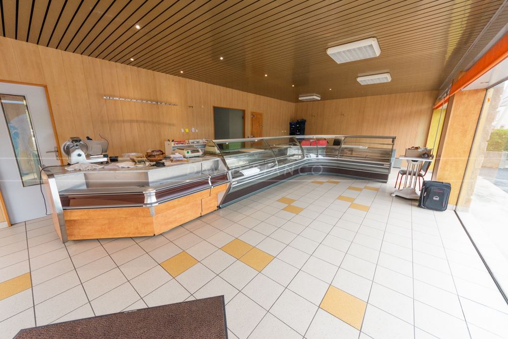 LOCAL COMMERCIAL 76M² AVEC CUISINE ET STATIONNEMENT - BONNE VISIBILITE - DISPONIBLE DE SUITE photo 2