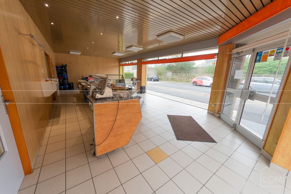 LOCAL COMMERCIAL 76M² AVEC CUISINE ET STATIONNEMENT - BONNE VISIBILITE - DISPONIBLE DE SUITE photo 4