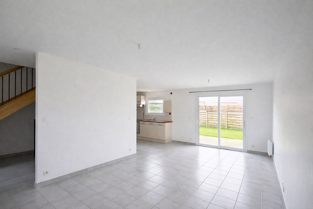 MAISON CONTEMPORAINE T5 - 4 CHAMBRES - JARDIN - GARAGE - EXCELLENT DPE - BON ETAT photo 2