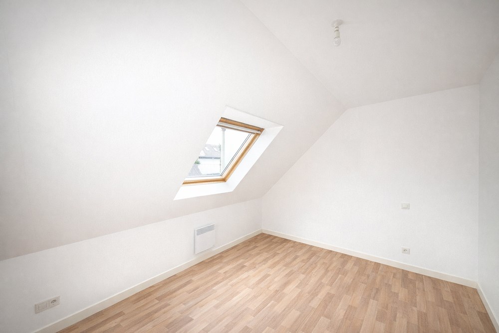 MAISON CONTEMPORAINE T5 - 4 CHAMBRES - JARDIN - GARAGE - EXCELLENT DPE - BON ETAT photo 4