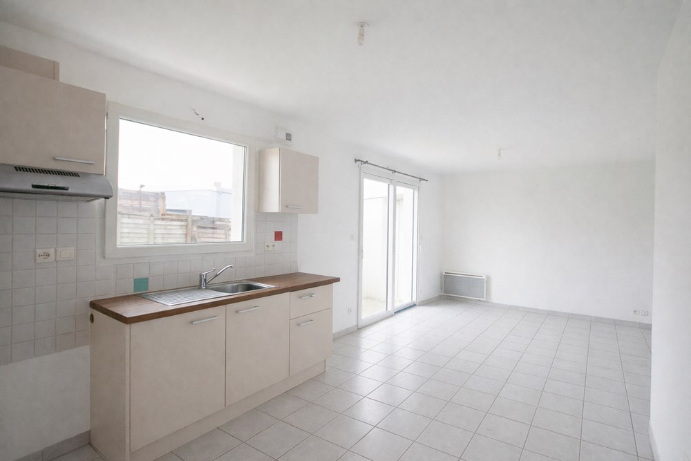 MAISON CONTEMPORAINE T5 - 4 CHAMBRES - JARDIN - GARAGE - EXCELLENT DPE - BON ETAT photo 3