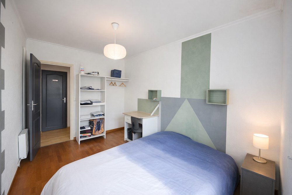 APPARTEMENT A KERGOAT - T4 DE 73 M2 - LUMINEUX - 3 CHAMBRES EN COLOCATION - ASCENSEUR - CAVE - photo 5