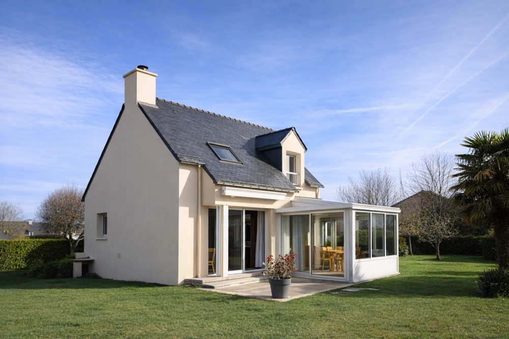 MAISON CONTEMPORAINE DES ANNEES 2000 - PIECE DE VIE TRIPLE 55 M² - 4 BELLES CHAMBRES - ACCES PMR - TERRAIN CLOS 1000 M² - LA PLAGE A 1MN