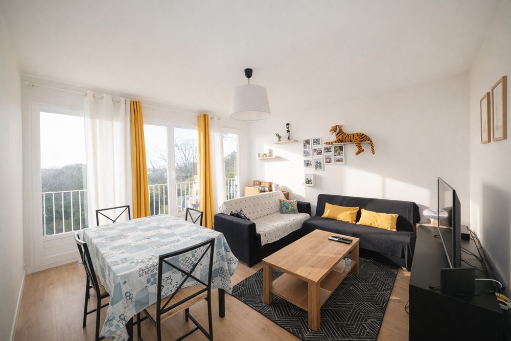 APPARTEMENT T3 - LUMINEUX - BALCON - SANS VIS A VIS - DALLE BETON - ASCENSEUR - 2 CHAMBRES - VUE MER