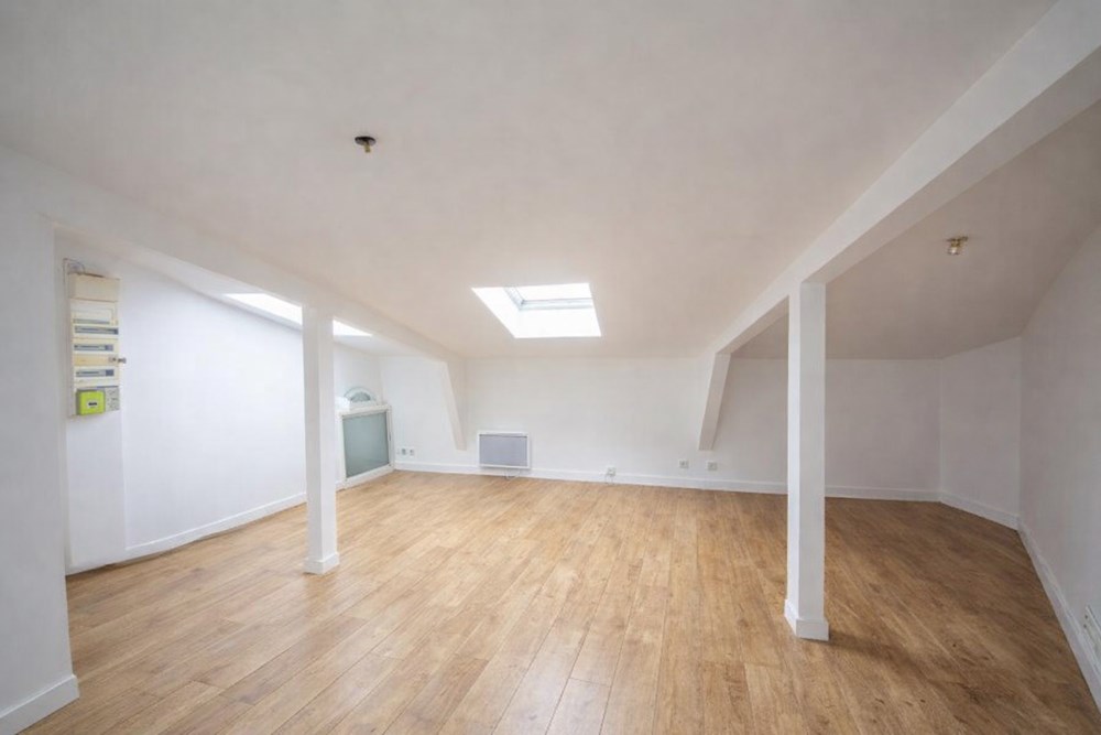 APPARTEMENT 33M² - CENTRE VILLE- 1 CHAMBRE - DERNIER ETAGE - DPE D - RARE - PROCHE COMMERCES ET TRANSPORTS