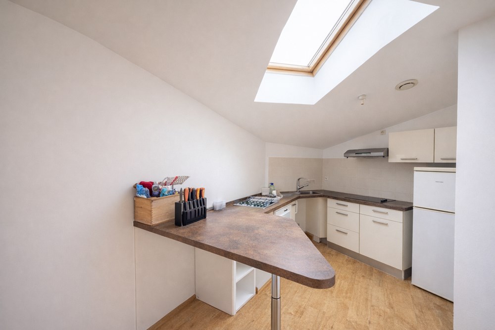 APPARTEMENT 33M² - CENTRE VILLE- 1 CHAMBRE - DERNIER ETAGE - DPE D - RARE - PROCHE COMMERCES ET TRANSPORTS photo 2