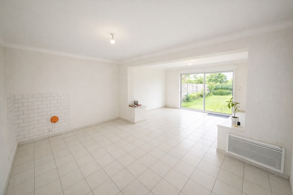 MAISON DE VILLE 100 M² - 6 PIECES - 4 CHAMBRES - DPE D - 2 SALLES DE BAINS - JARDIN BIEN ORIENTE - GRANDE PIECE DE VIE photo 3