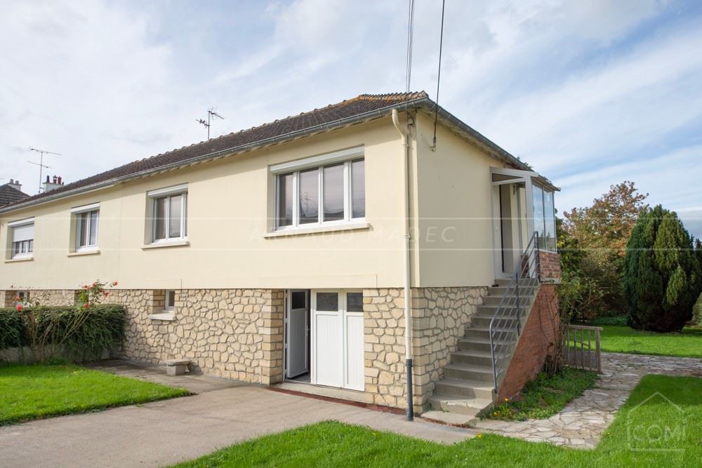 MAISON T4 - SUPERBE PIECE DE VIE AVEC CUISINE US - 2/3 CHAMBRES - GARAGE - JARDIN CLOS - RARE photo 3
