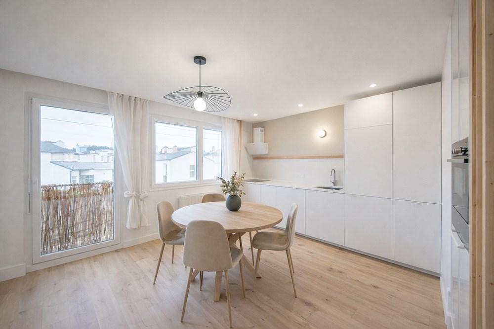 MAGNIFIQUE APPARTEMENT T3 - 62M² - LUMINEUX - 2 BELLES CHAMBRES - 1ER ETAGE - BALCON - GARAGE - COUP DE COEUR photo 2
