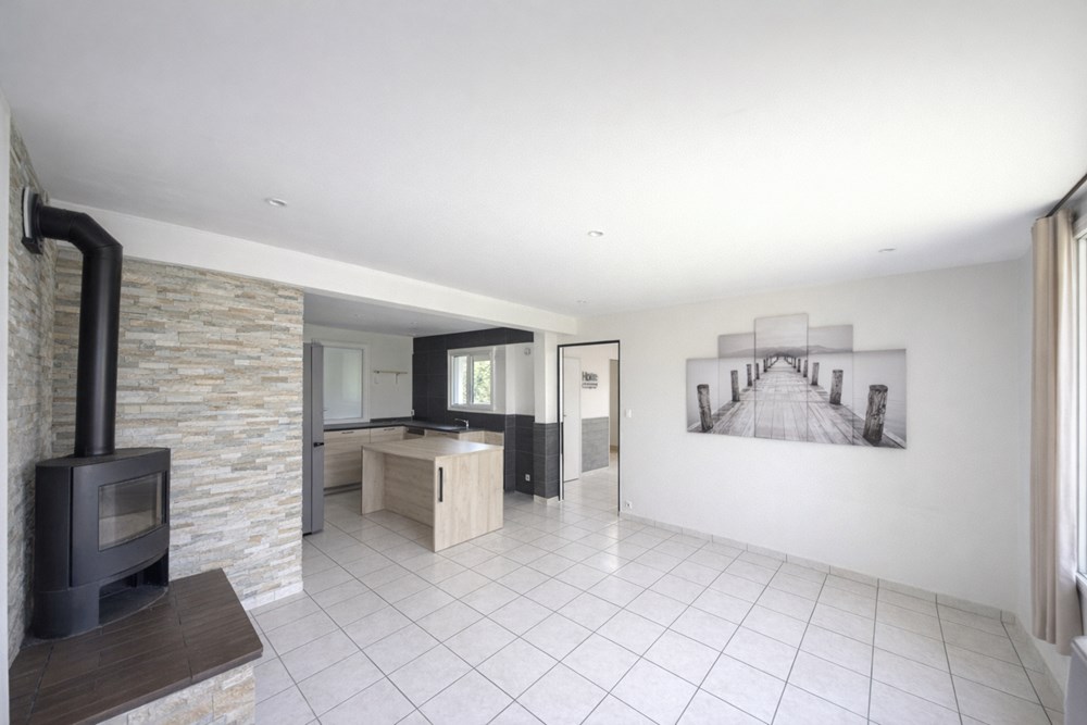 GRANDE MAISON 5/6 CHAMBRES - TERRAIN 3000M² - CALME - EXCELLENT DPE AVEC POMPE A CHALEUR ET POELE A BOIS - FENETRE PVC - FIBRE INTERNET - RARE photo 3