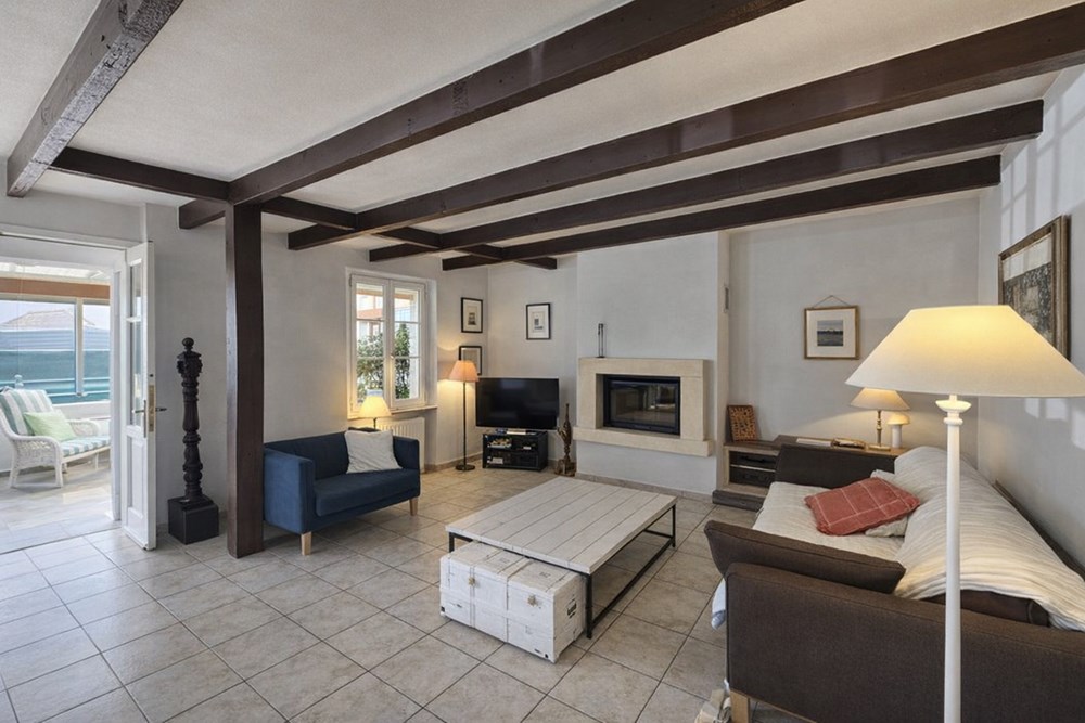 MAISON T6 DE CHARME AVEC 4/5 CHAMBRES - TERRAIN +600M² - 2 DEPENDANCES - DPE D - RARE - SECTEUR RECHERCHE photo 3