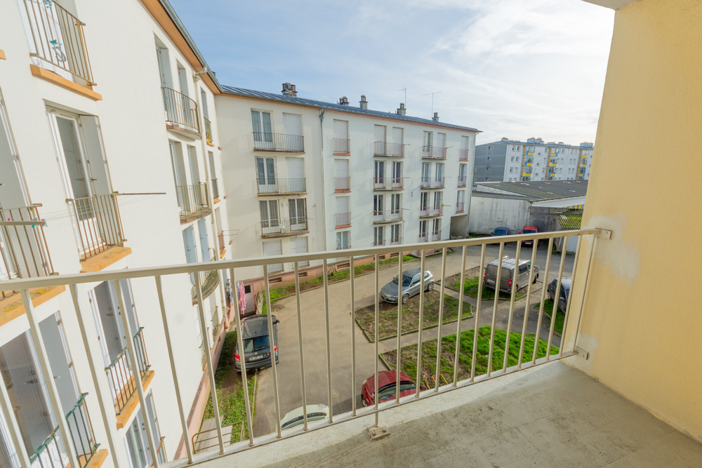 APPARTEMENT T3 57M² - 1 CHAMBRE (POSSIBLE 2) - BALCON - ASCENSEUR - DALLE BETON photo 3