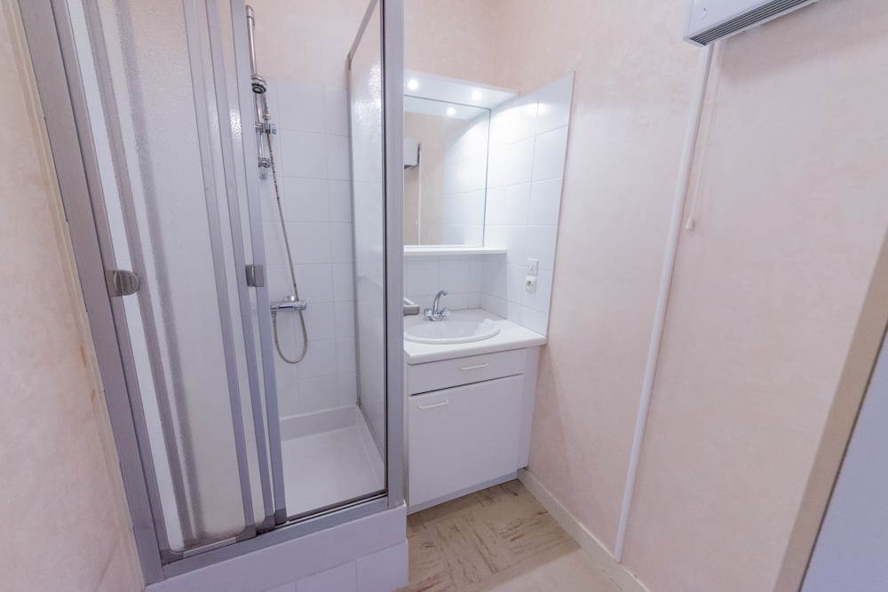 APPARTEMENT T3 57M² - 1 CHAMBRE (POSSIBLE 2) - BALCON - ASCENSEUR - DALLE BETON photo 5