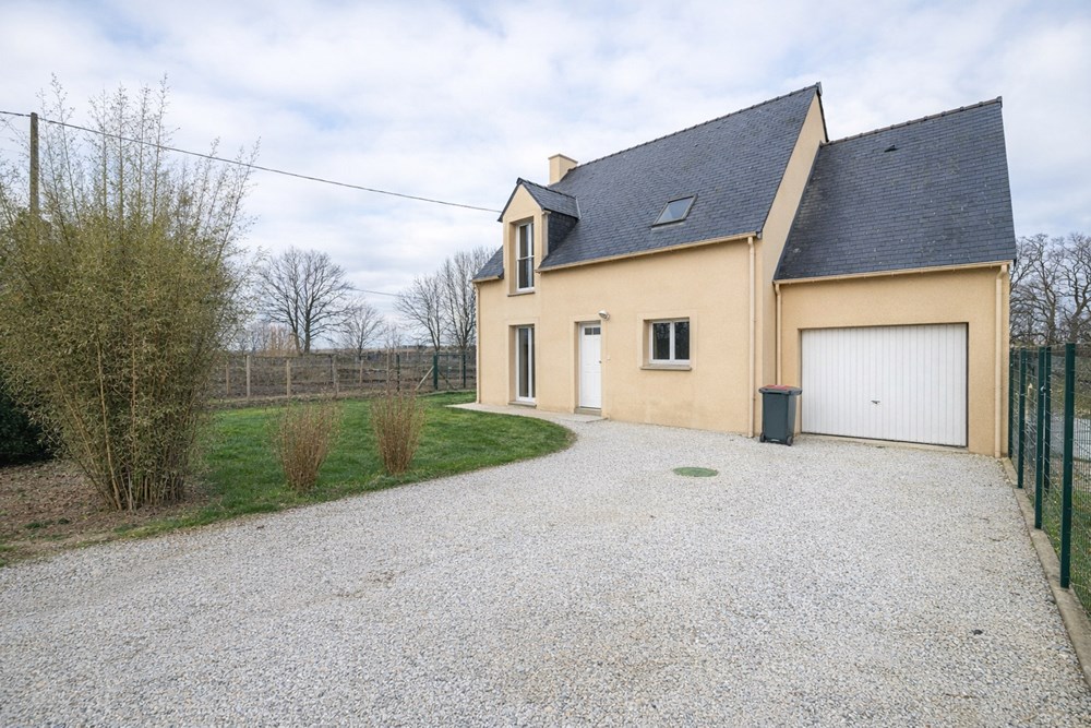 MAISON ANNEE 2013 BBC - 4 CHAMBRES DONT UNE EN RDC - GARAGE - JARDIN - NORMES PMR