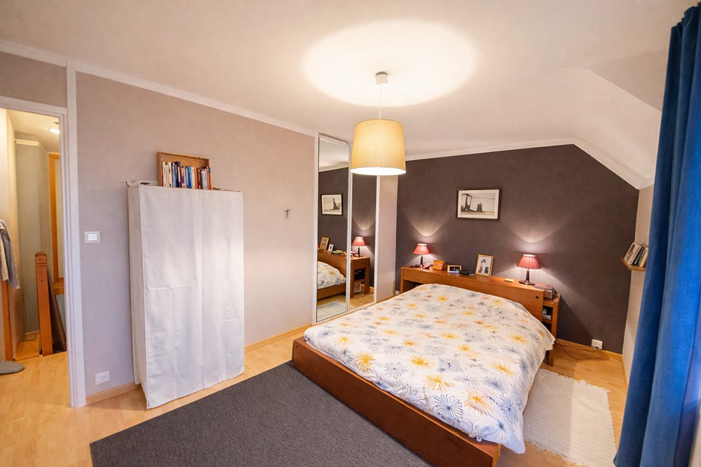 CHARMANTE MAISON - 4 BELLES CHAMBRES - GRENIER DE 60M² A AMENAGER - GARAGE - POMPE A CHALEUR ET POELE A BOIS photo 4