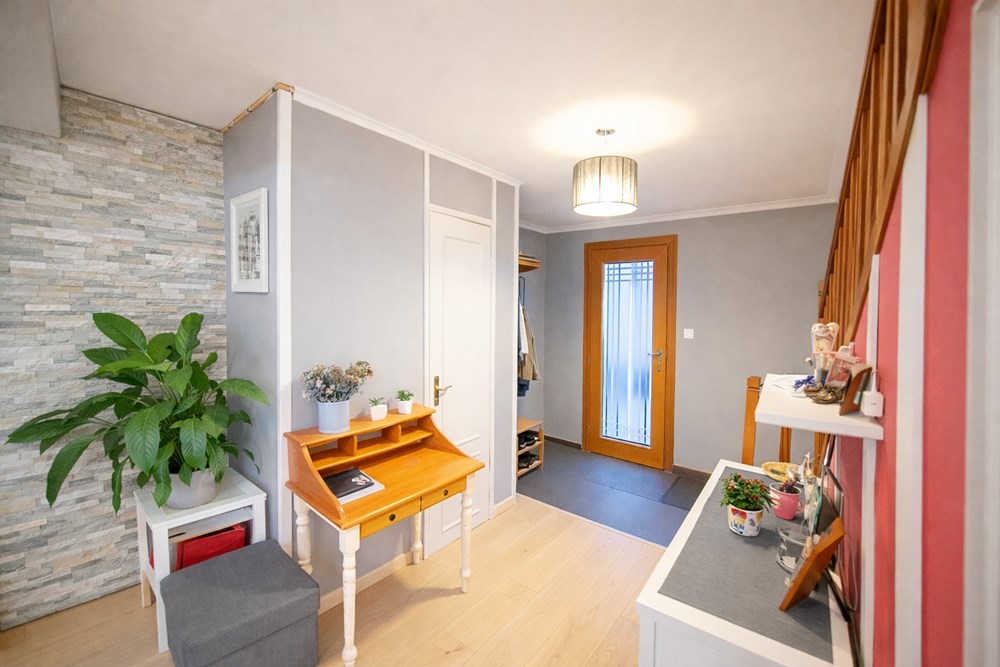 CHARMANTE MAISON - 4 BELLES CHAMBRES - GRENIER DE 60M² A AMENAGER - GARAGE - POMPE A CHALEUR ET POELE A BOIS photo 3