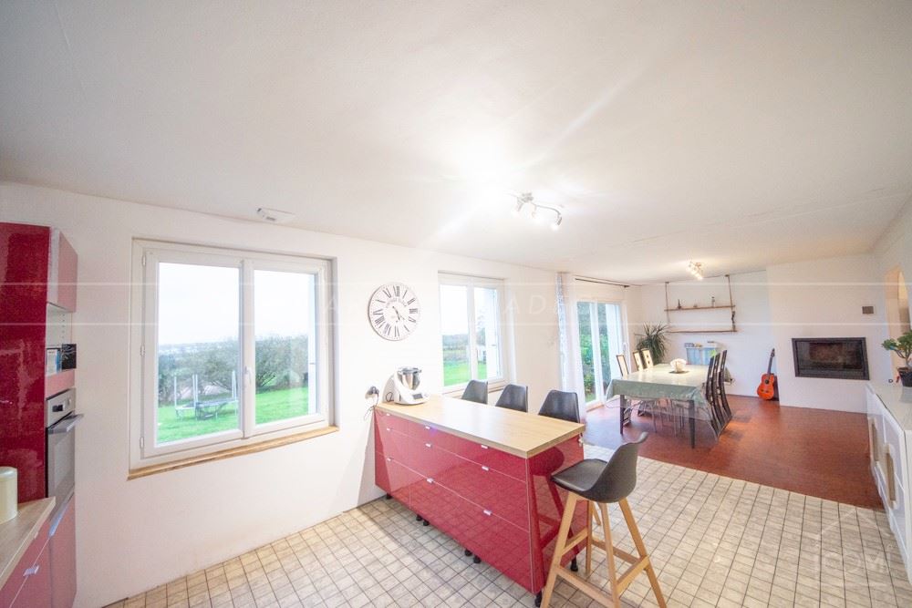 MAISON T7 - PIECE DE VIE DOUBLE AVEC CUISINE US - 5/6 CHAMBRES - SUPERBE TERRAIN - VUE DEGAGEE - RARE - EXCELLENT DPE D photo 4