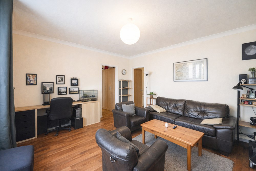 RUE ST SAENS - APPARTEMENT T2 DE 48M2 - 1 CHAMBRE - LUMINEUX - BEAU POTENTIEL - CHAUFFAGE COLLECTIF - CAVE photo 2
