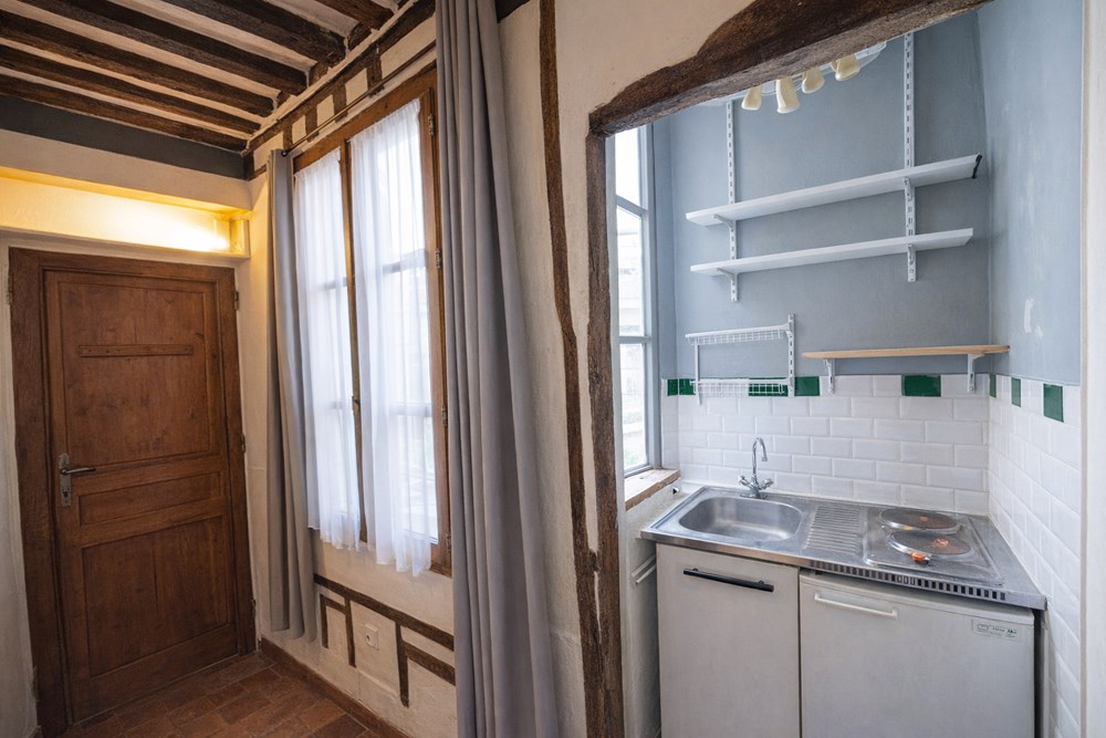 STUDIO DE CHARME DE 14M² AVEC SDE - CALME - CHARME - AUTHENTICITE - IDEAL PIED A TERRE OU LOCATIF photo 4