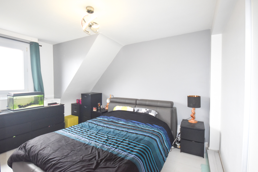 APPARTEMENT DE 71 M2 - DERNIER ETAGE - VUE DEGAGEE - DALLE BETON - LOCAL A VELO OU MOTO - PLACE DE PARKING EN OPTION - FAIBLE CHARGE photo 4