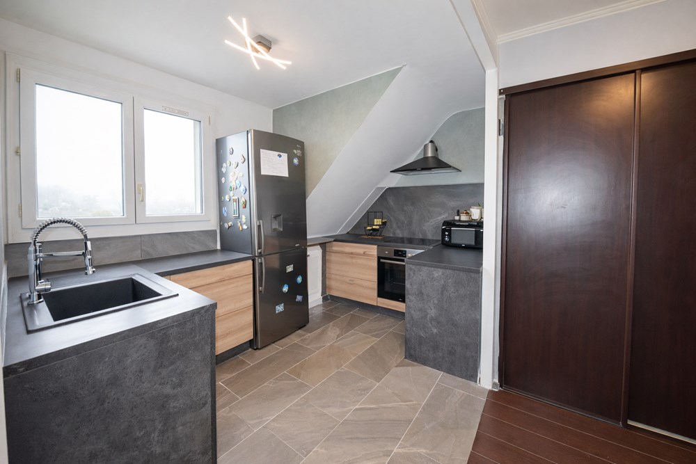 APPARTEMENT DE 71 M2 - DERNIER ETAGE - VUE DEGAGEE - DALLE BETON - LOCAL A VELO OU MOTO - PLACE DE PARKING EN OPTION - FAIBLE CHARGE photo 2