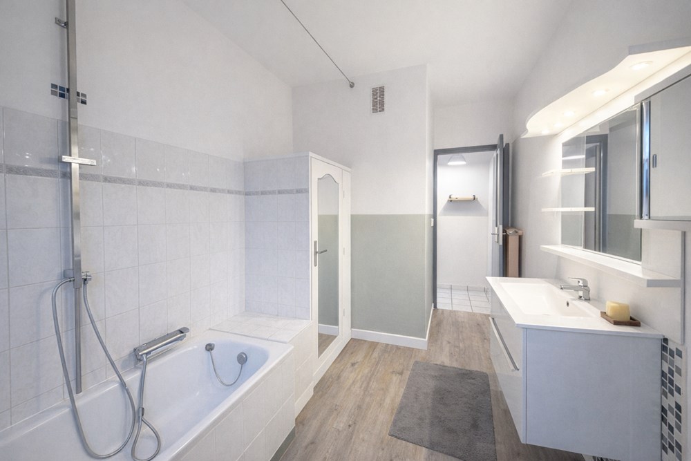 APPARTEMENT A KERGOAT - T4 DE 80 M2 - LUMINEUX - 3 CHAMBRES LOUEES EN COLOCATION - CAVE - BONNE RENTABILITE photo 5