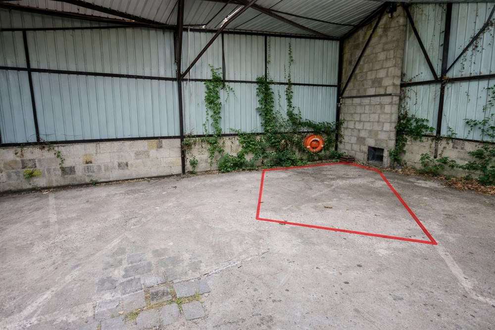 PLACE DE PARKING 9M² PRIVATIVE COUVERTE ET SECURISEE RUE DE GLASGOW - BEAU POTENTIEL