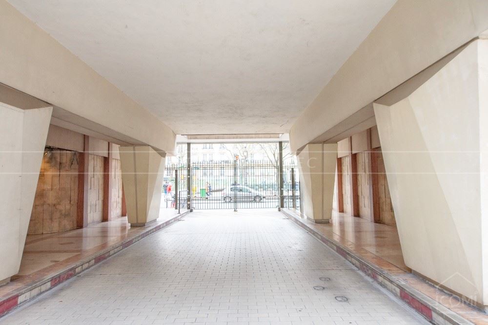 APPARTEMENT T2 - BELLE PIECE DE VIE AVEC CUISINE US POSSIBLE - RESIDENCE GRAND STANDING - GARDIEN - ASCENSEUR - CALME - RARE photo 4