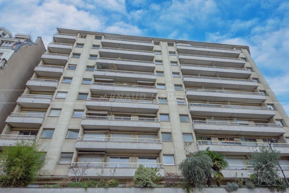 APPARTEMENT T2 - BELLE PIECE DE VIE AVEC CUISINE US POSSIBLE - RESIDENCE GRAND STANDING - GARDIEN - ASCENSEUR - CALME - RARE
