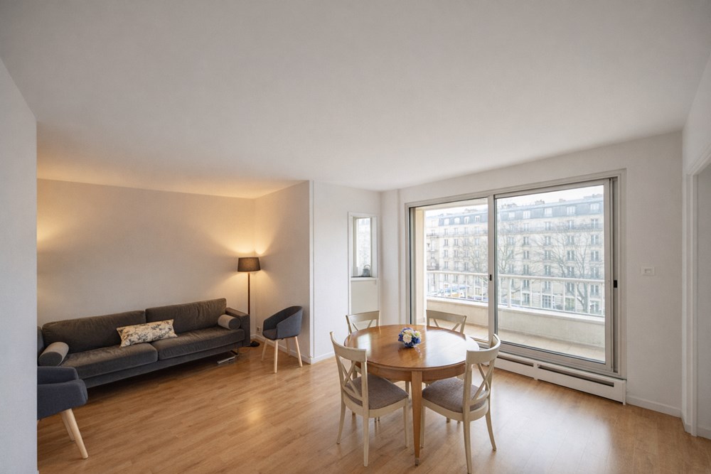 APPARTEMENT T2 - BELLE PIECE DE VIE AVEC CUISINE US POSSIBLE - RESIDENCE GRAND STANDING - GARDIEN - ASCENSEUR - CALME - RARE photo 3
